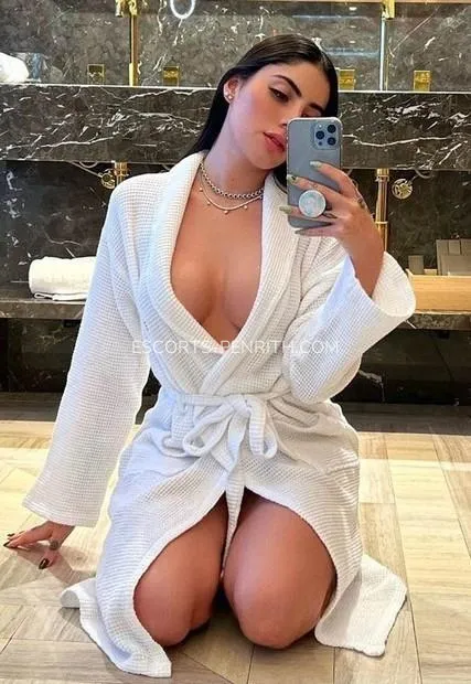 Escorts Penrith Agata — 2